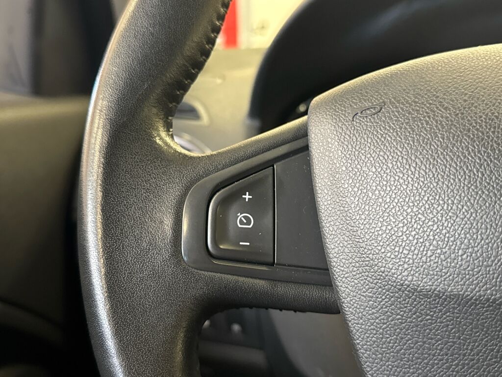 Renault Megane 2015 Punainen