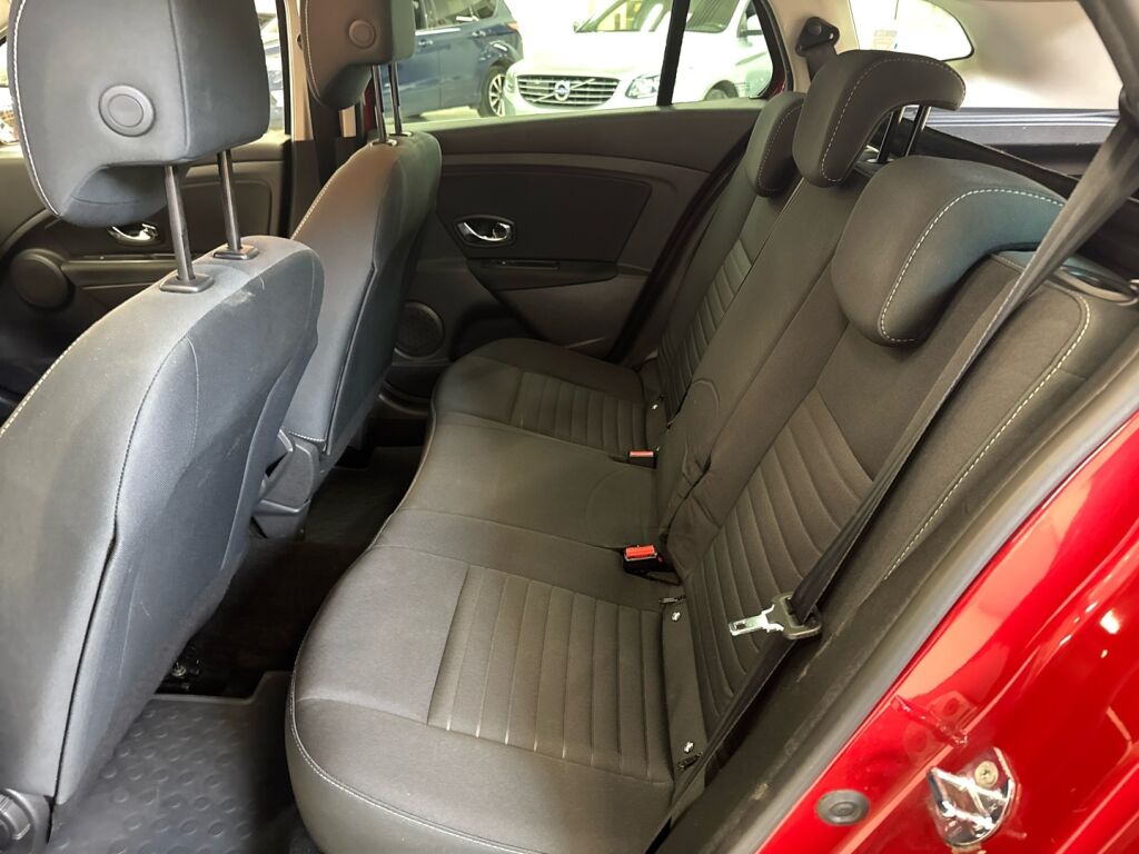 Renault Megane 2015 Punainen