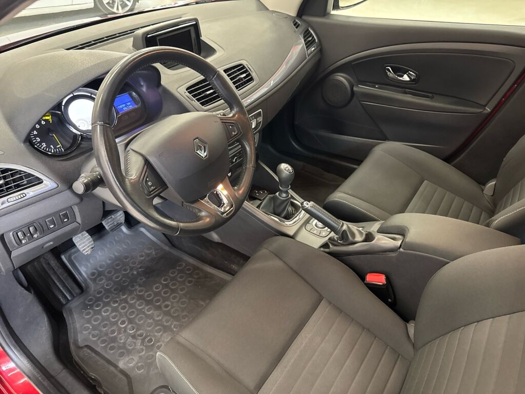 Renault Megane 2015 Punainen