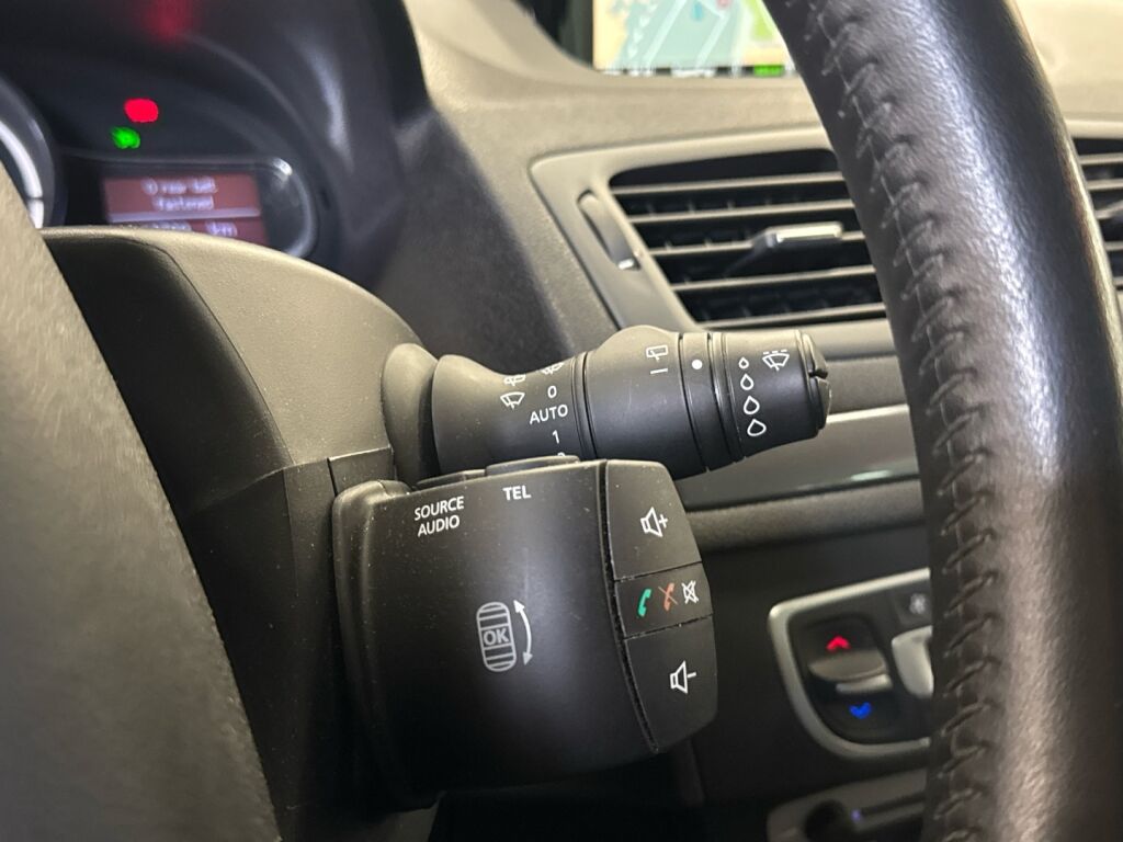 Renault Megane 2015 Punainen