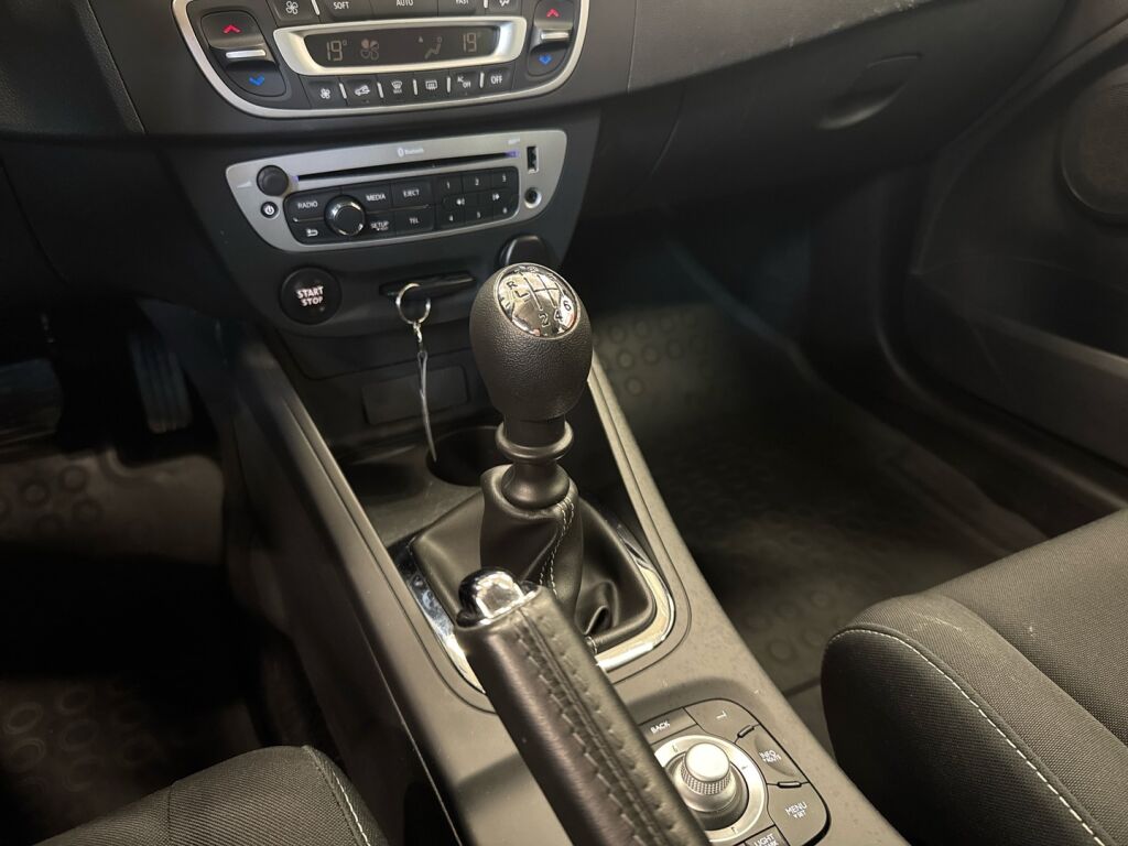 Renault Megane 2015 Punainen