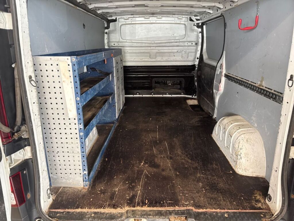 Renault Trafic 2015 Valkoinen