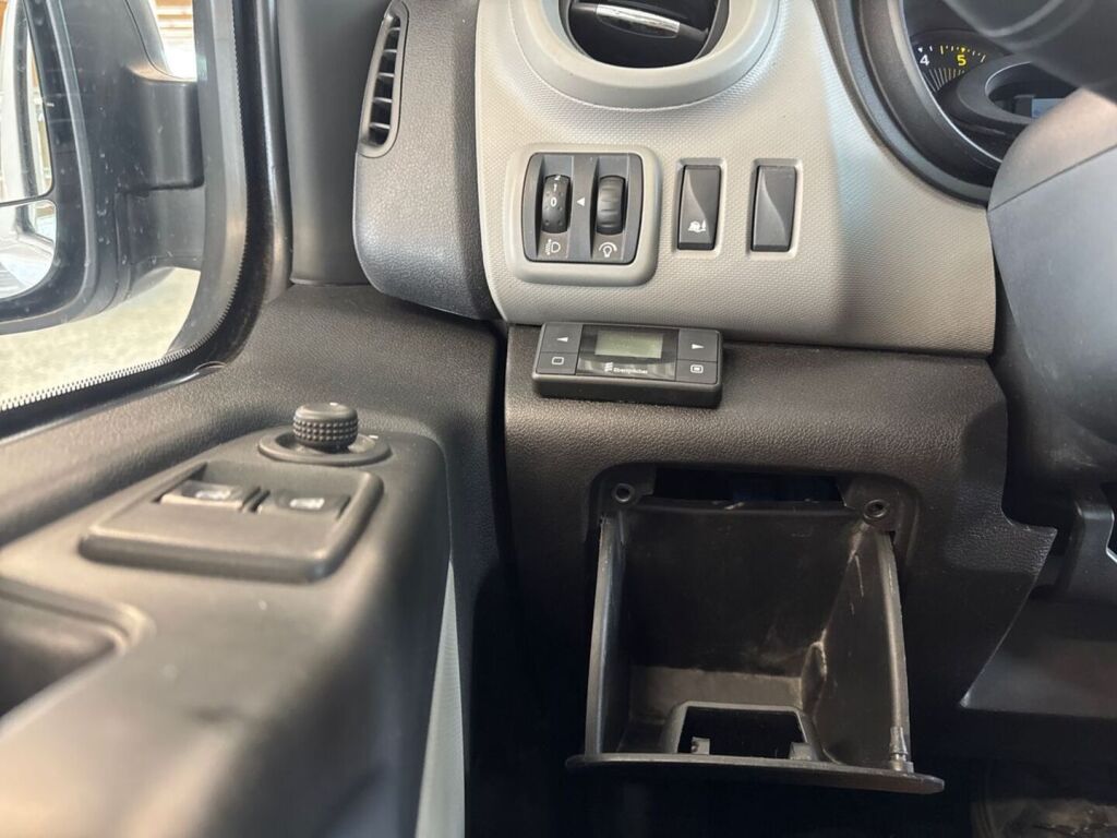 Renault Trafic 2015 Valkoinen