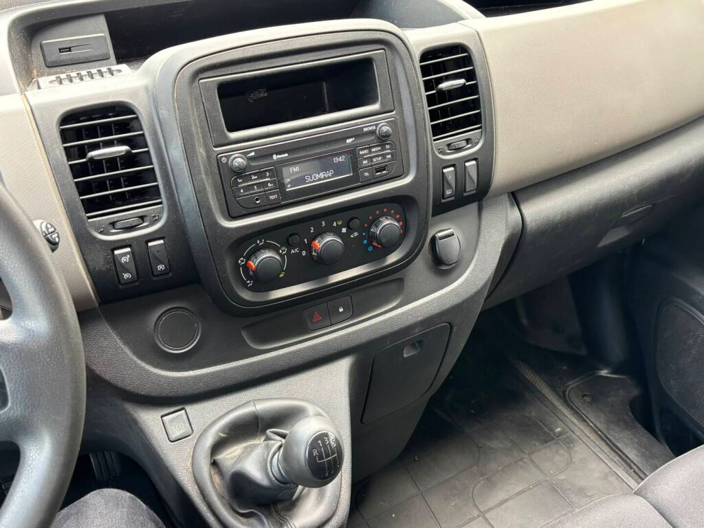 Renault Trafic 2015 Valkoinen