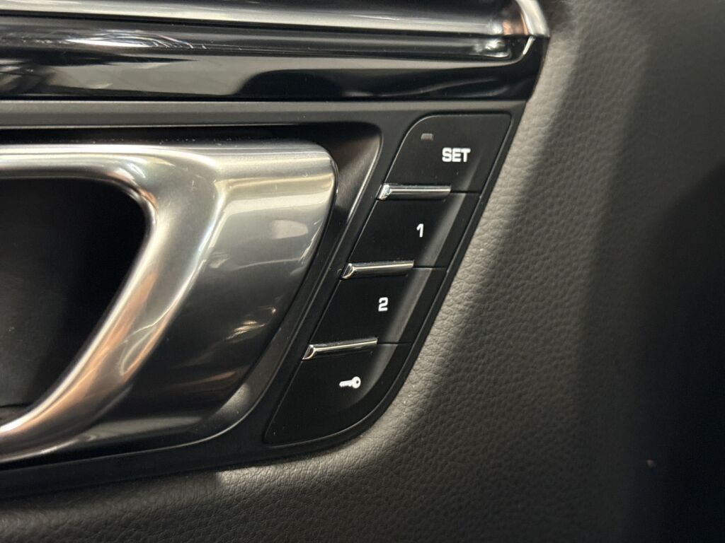 Porsche Macan 2015 Musta