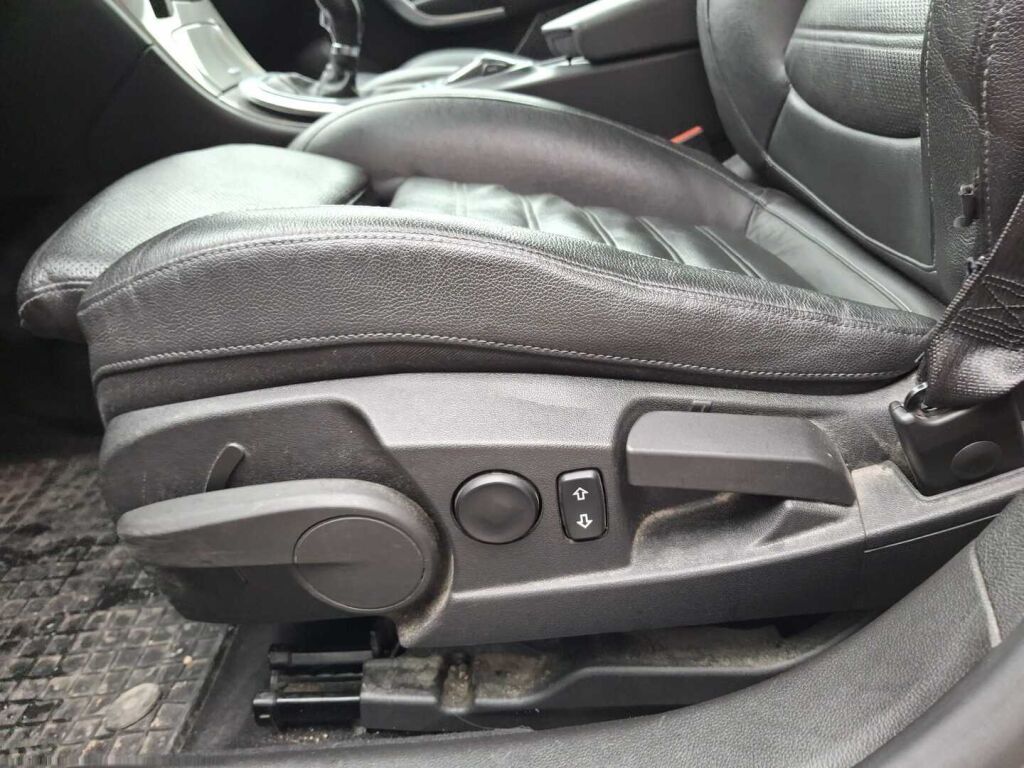 Opel Insignia 2015 Valkoinen