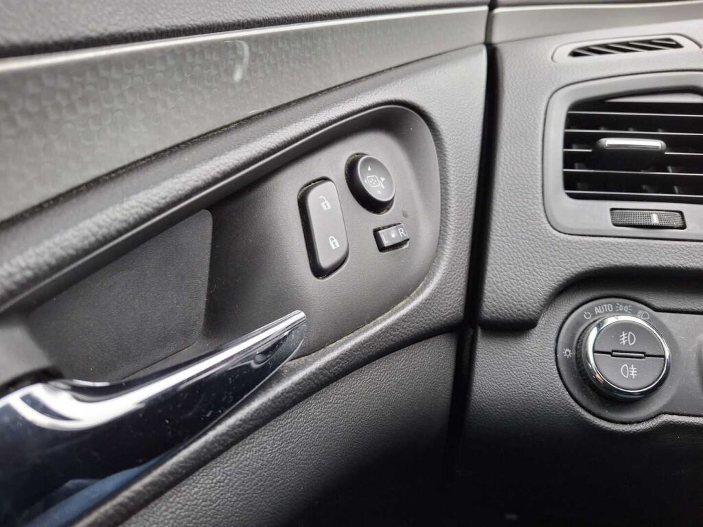 Opel Insignia 2015 Valkoinen