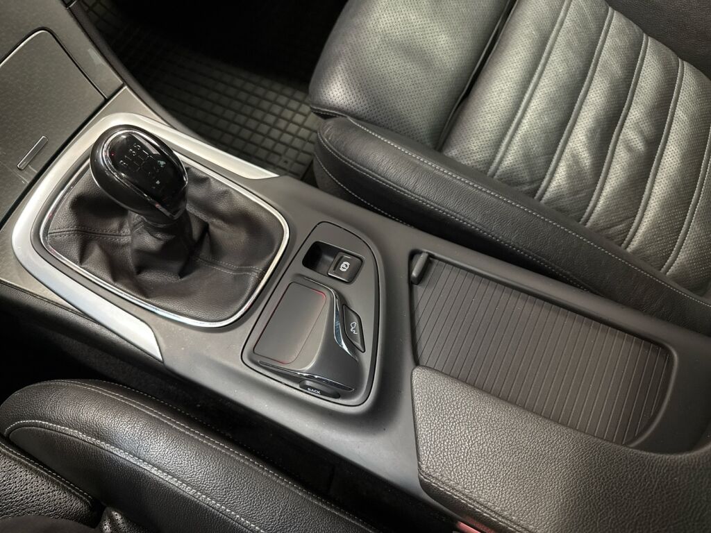 Opel Insignia 2015 Valkoinen