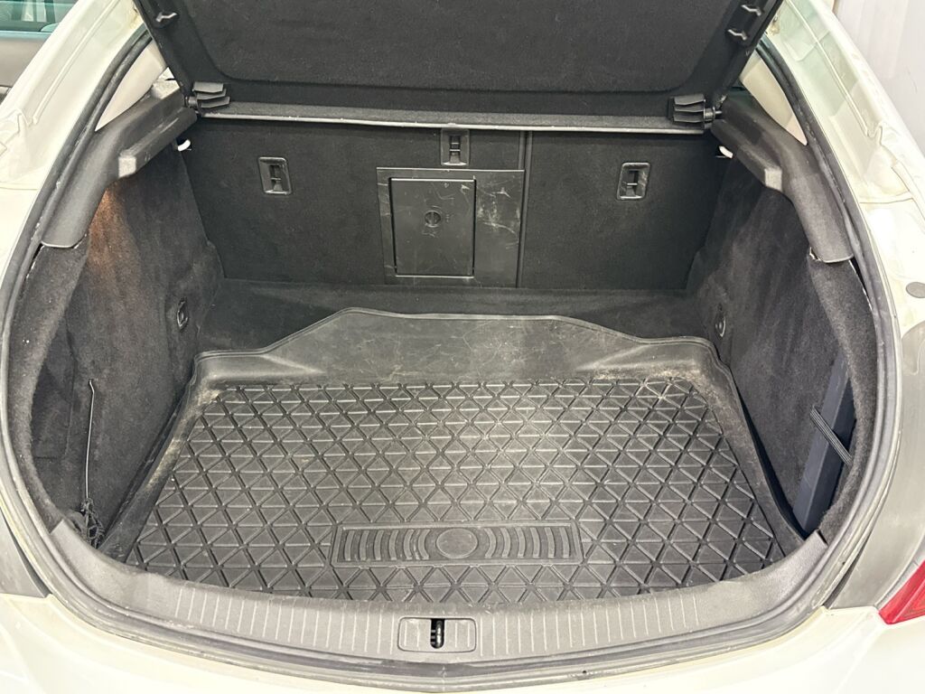 Opel Insignia 2015 Valkoinen