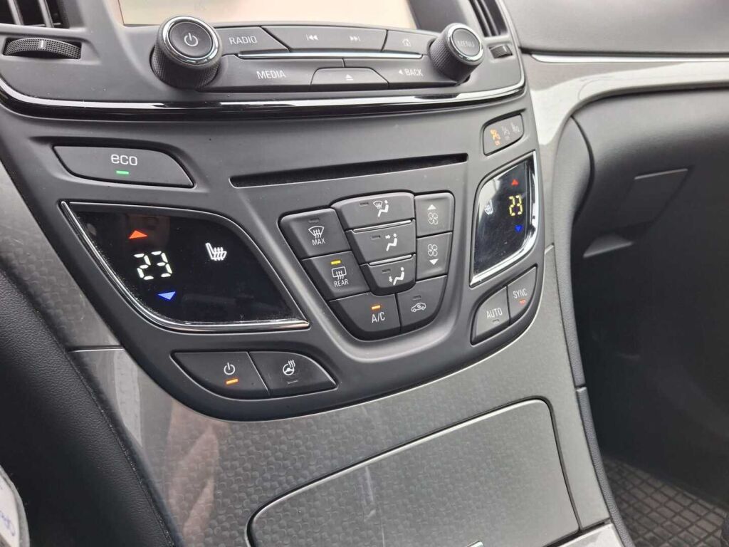 Opel Insignia 2015 Valkoinen