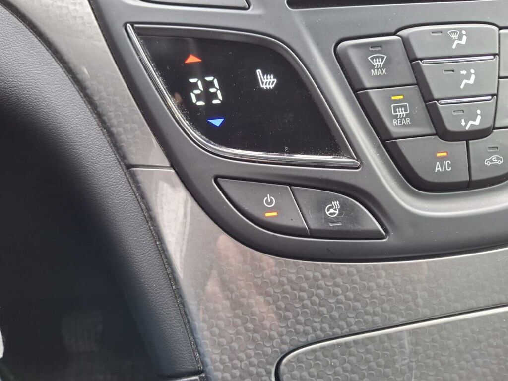 Opel Insignia 2015 Valkoinen