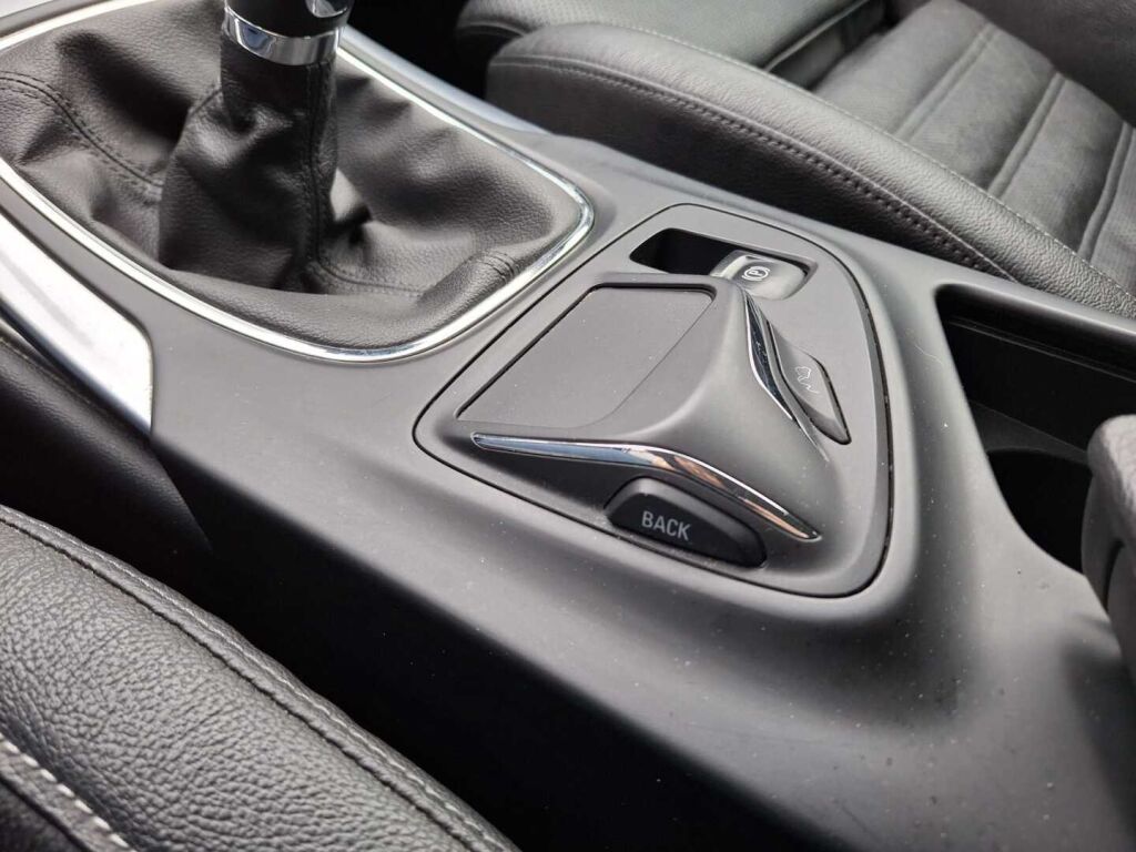 Opel Insignia 2015 Valkoinen