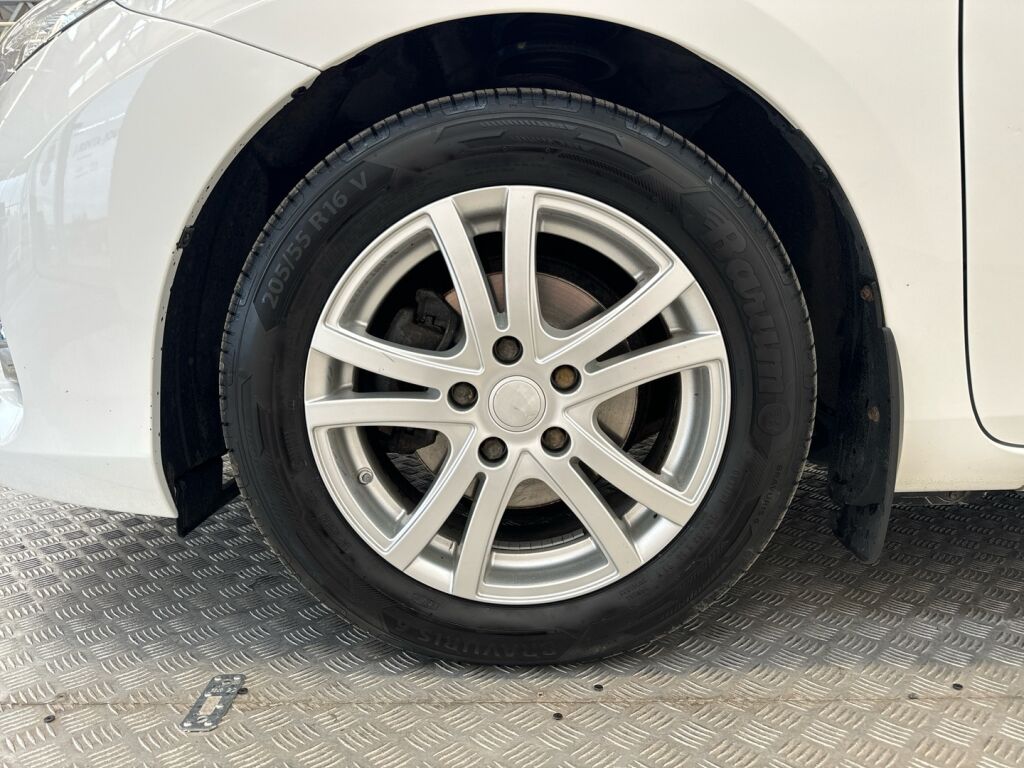 Toyota Auris 2014 Valkoinen
