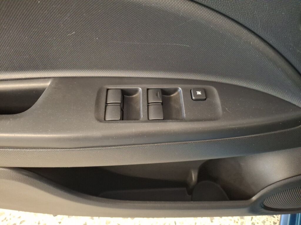 Mitsubishi Space Star 2015 Sininen