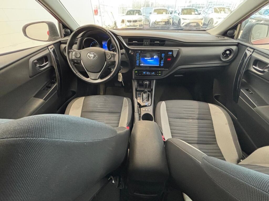 Toyota Auris 2015 Punainen