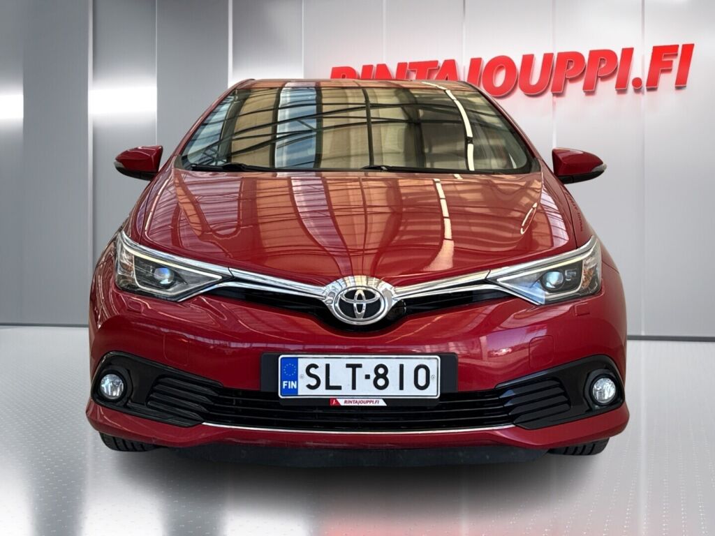 Toyota Auris 2015 Punainen