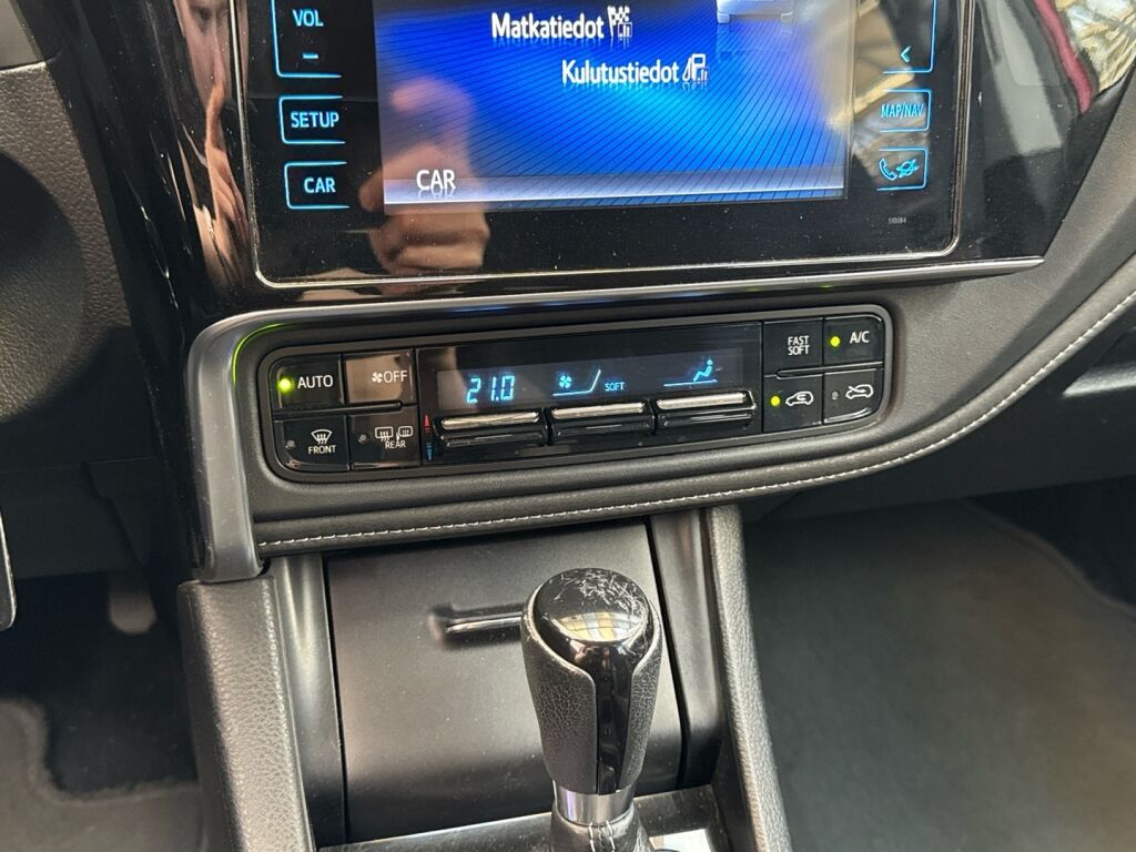 Toyota Auris 2015 Punainen