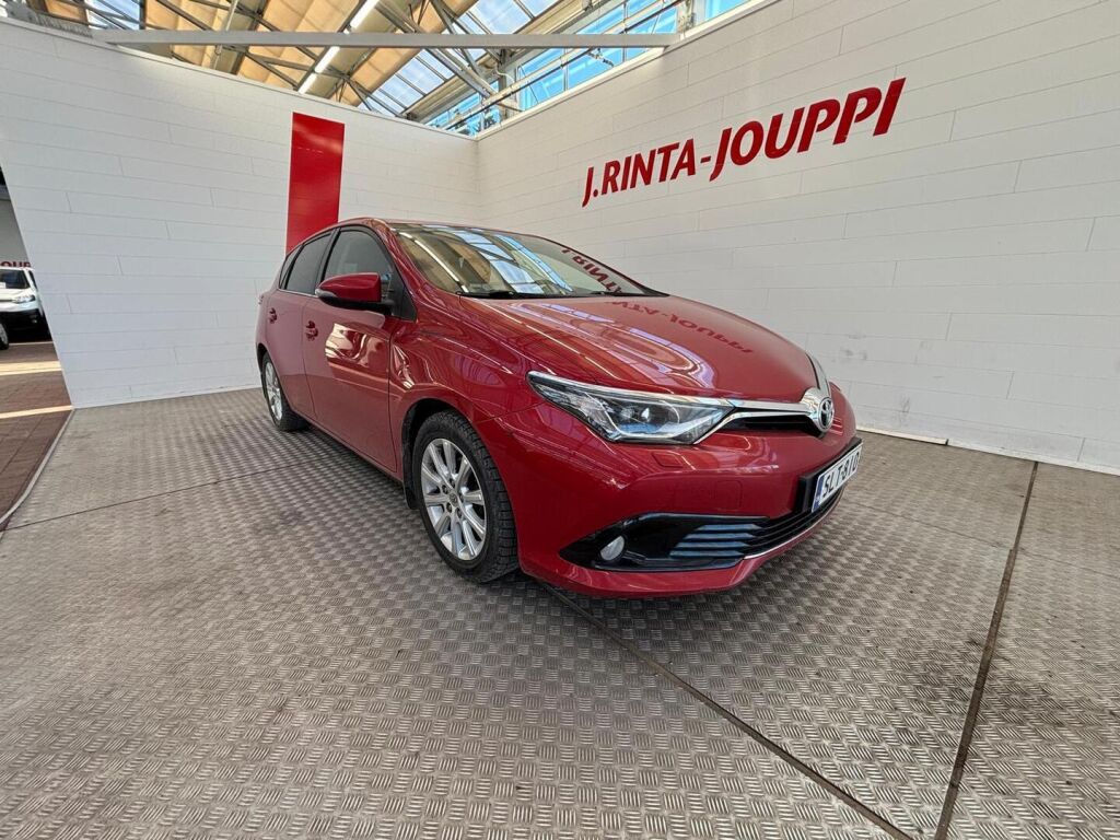 Toyota Auris 2015 Punainen