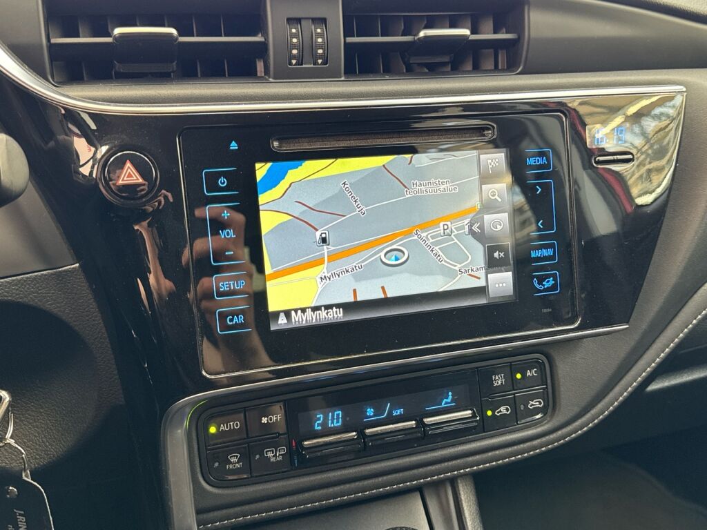 Toyota Auris 2015 Punainen