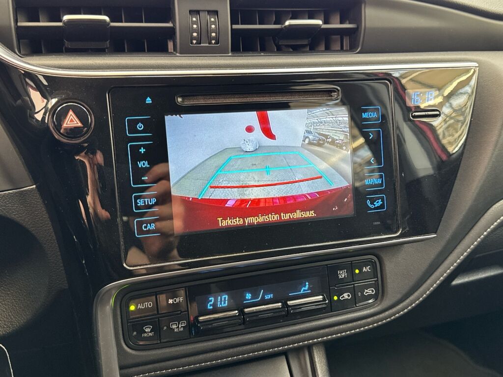 Toyota Auris 2015 Punainen