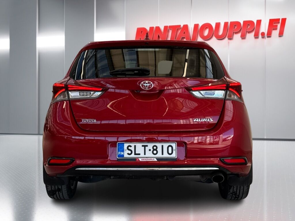 Toyota Auris 2015 Punainen