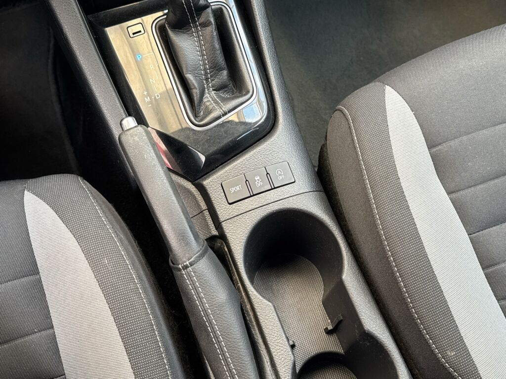 Toyota Auris 2015 Punainen