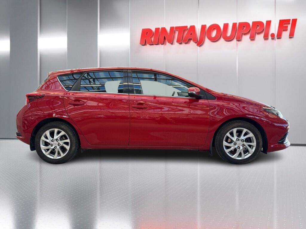 Toyota Auris 2015 Punainen