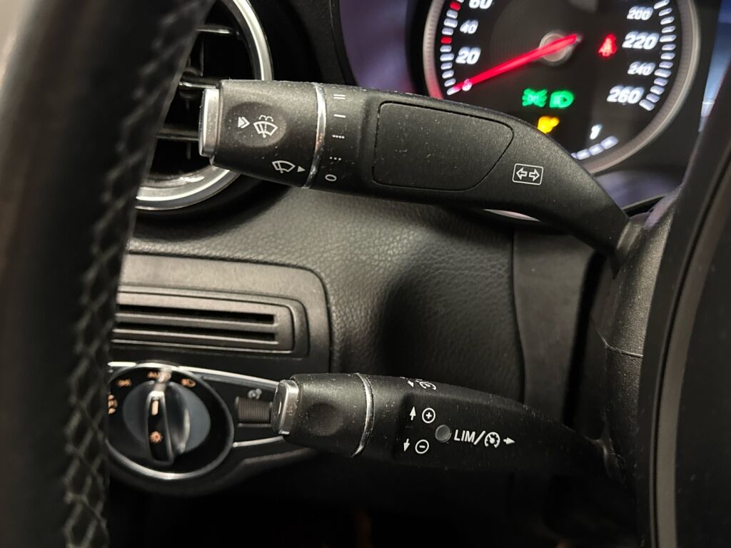 Mercedes-Benz C 2015 Musta