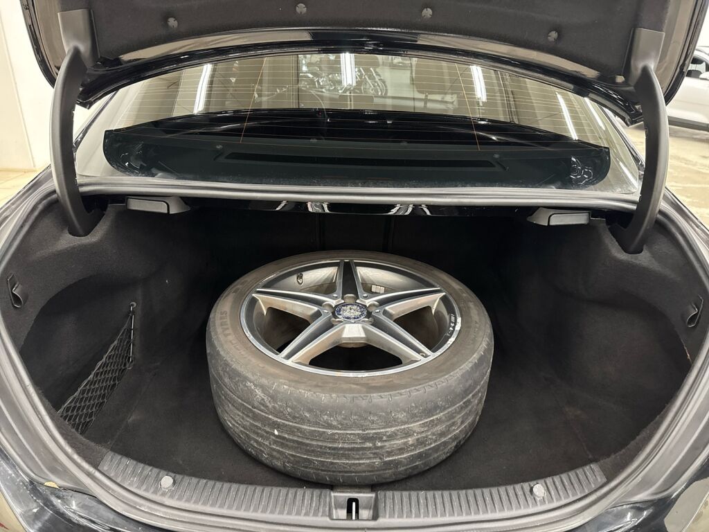 Mercedes-Benz C 2015 Musta