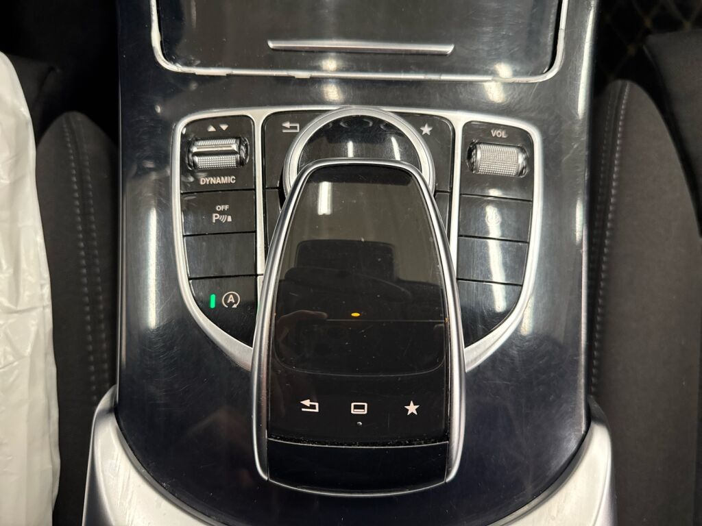 Mercedes-Benz C 2015 Musta