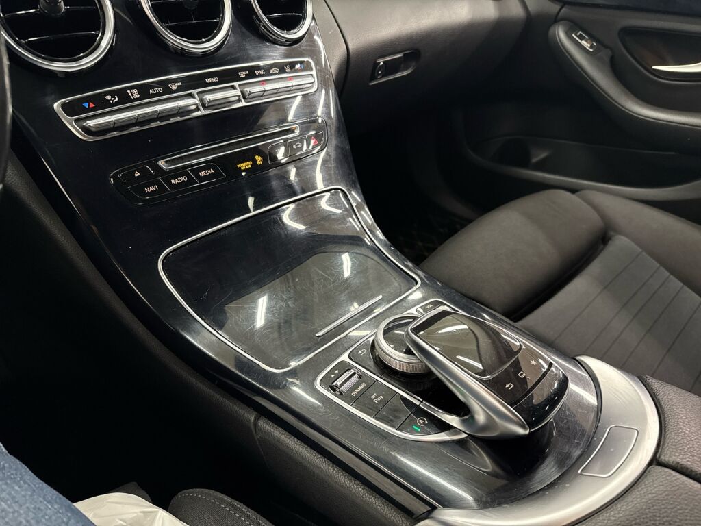 Mercedes-Benz C 2015 Musta