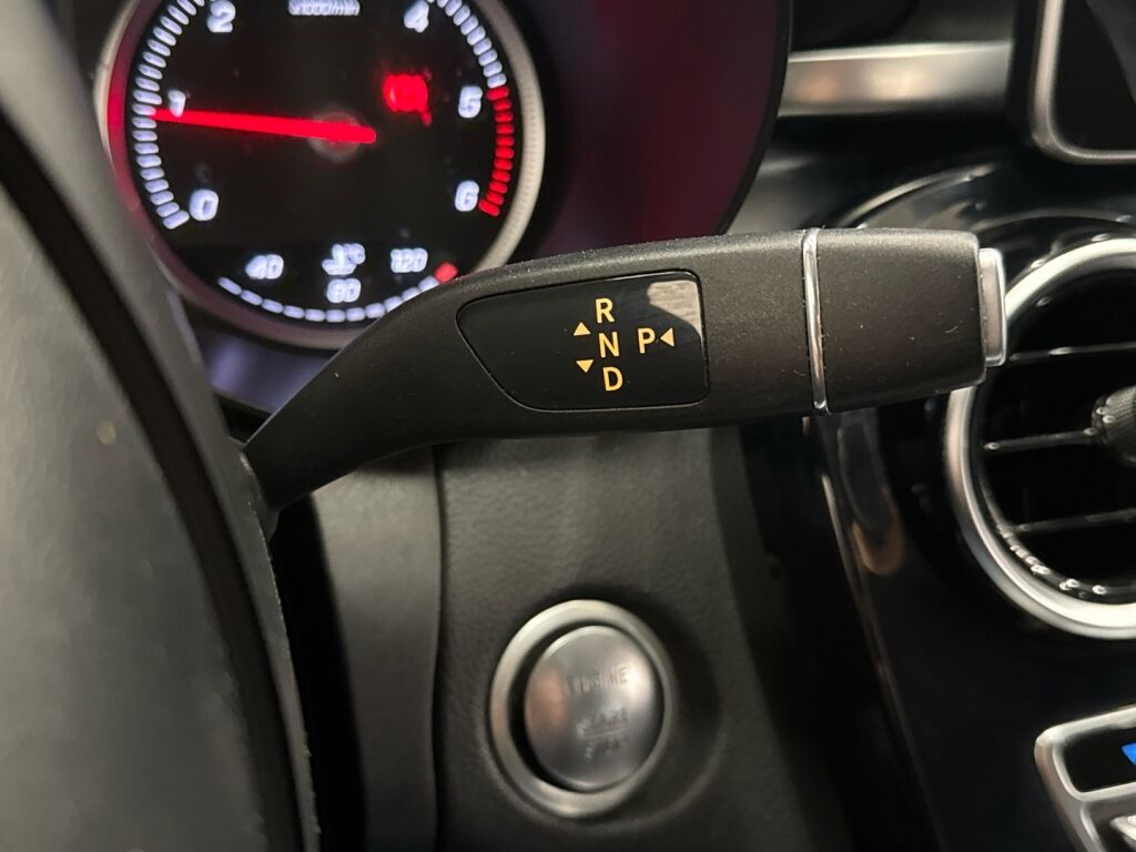 Mercedes-Benz C 2015 Musta