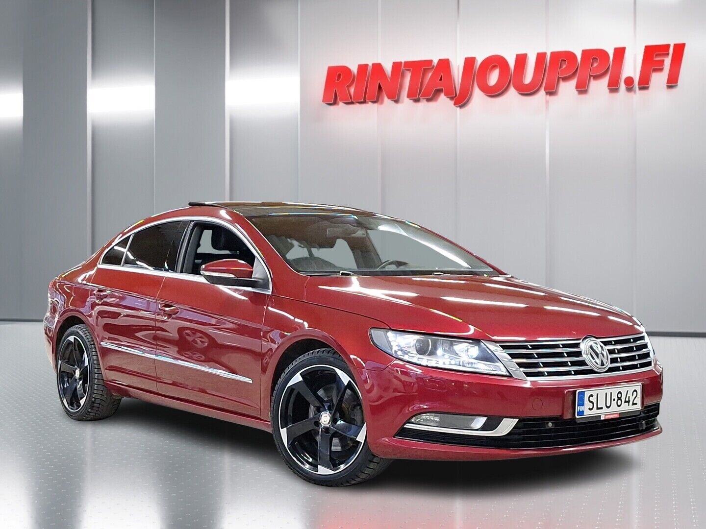 Punainen Volkswagen CC
