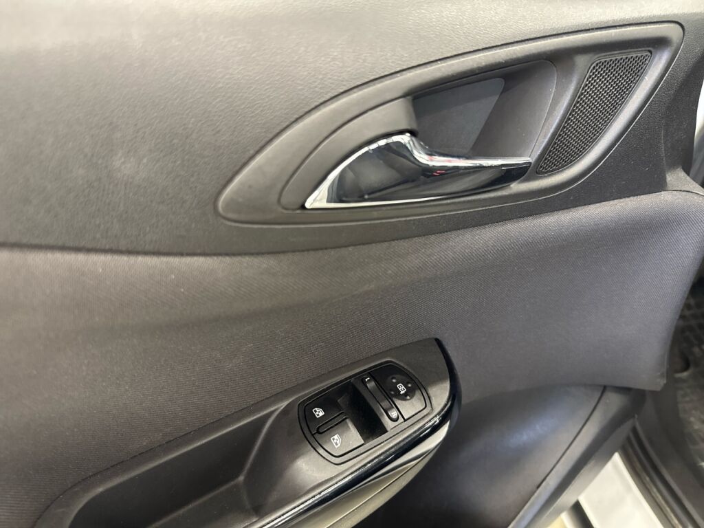 Opel Corsa 2015 Valkoinen