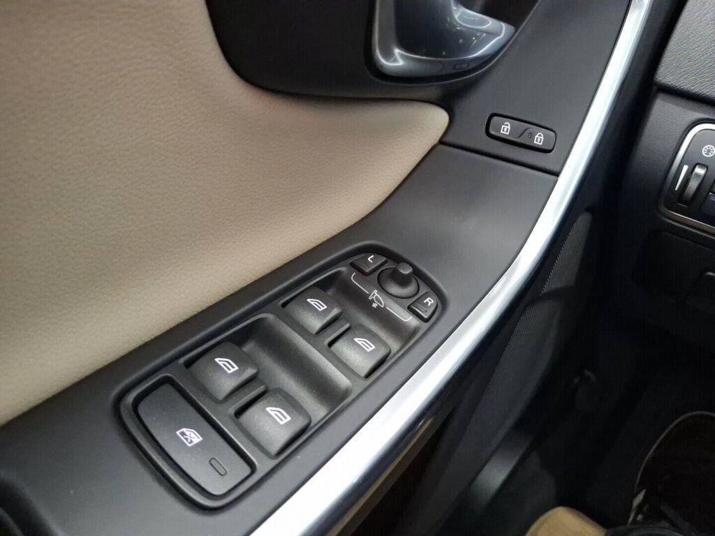 Volvo S60 2015 Musta