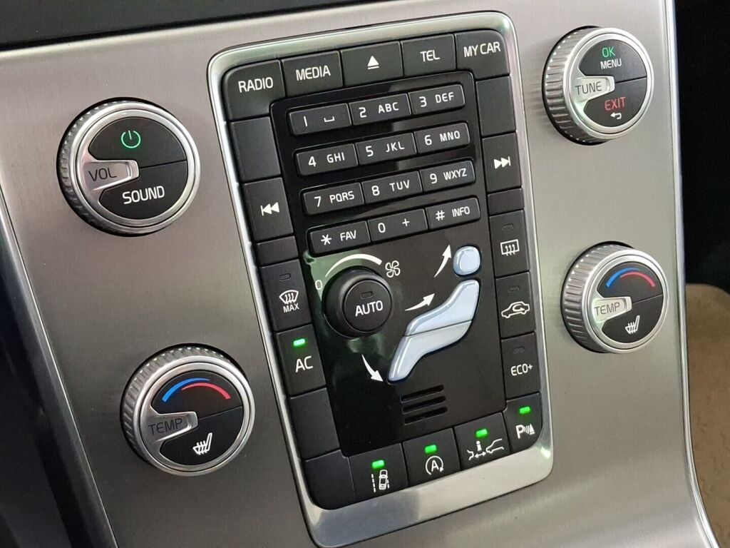 Volvo S60 2015 Musta