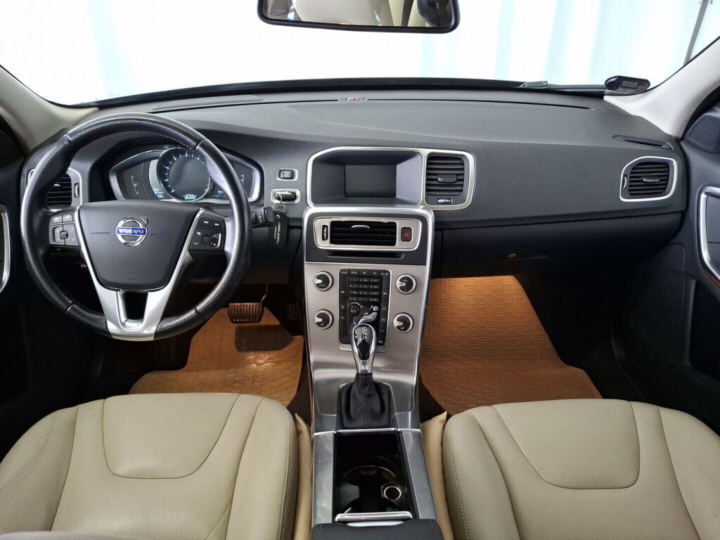 Volvo S60 2015 Musta