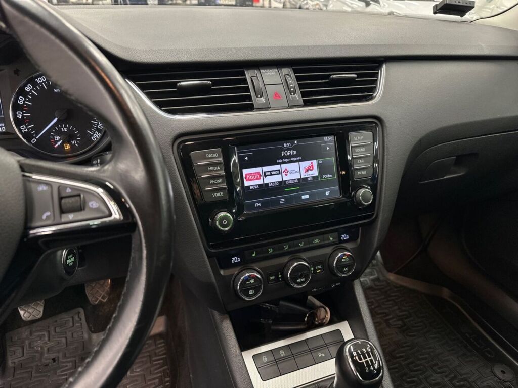 Skoda Octavia 2016 Sininen