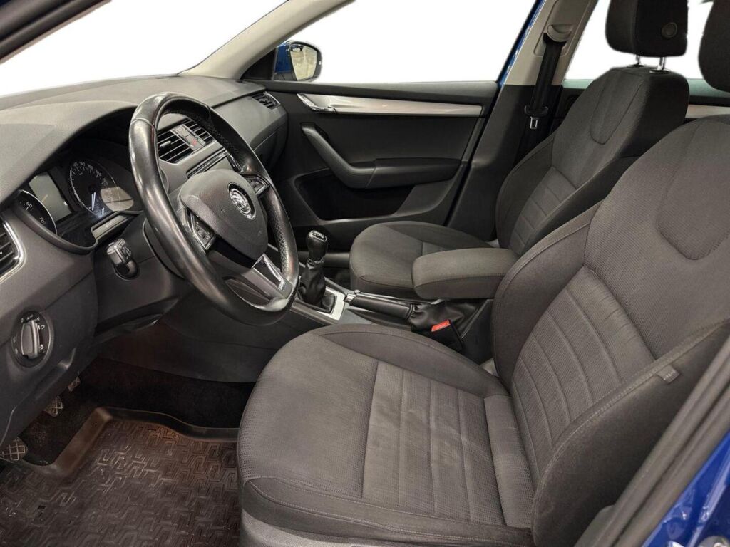 Skoda Octavia 2016 Sininen