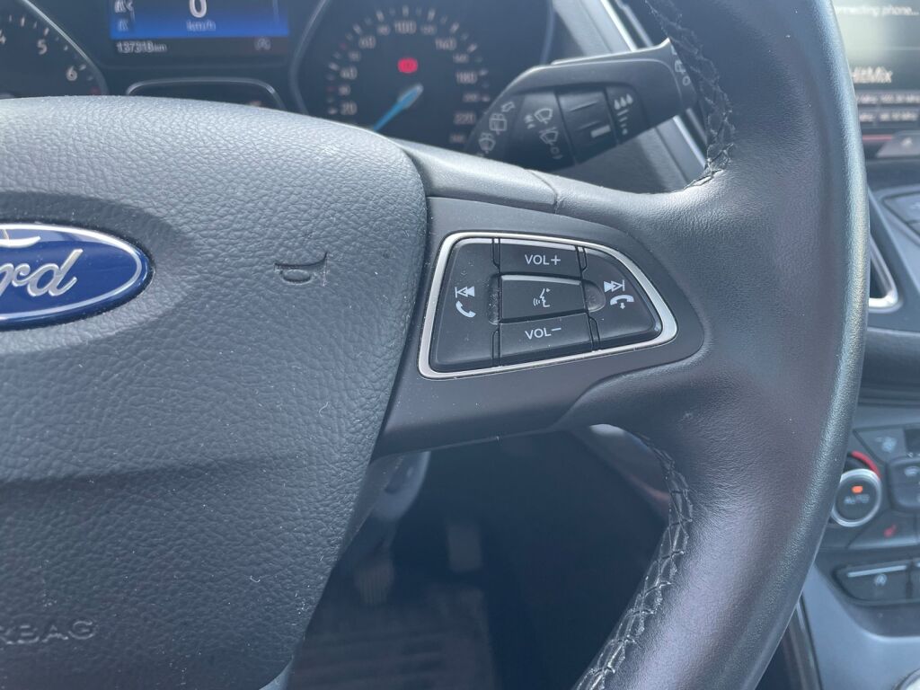 Ford C-Max 2015 Punainen