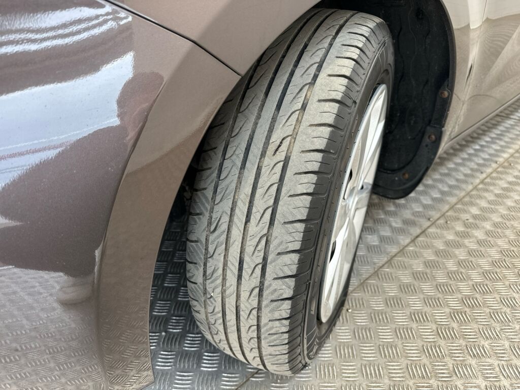 Kia Rio 2015 Ruskea (beige)