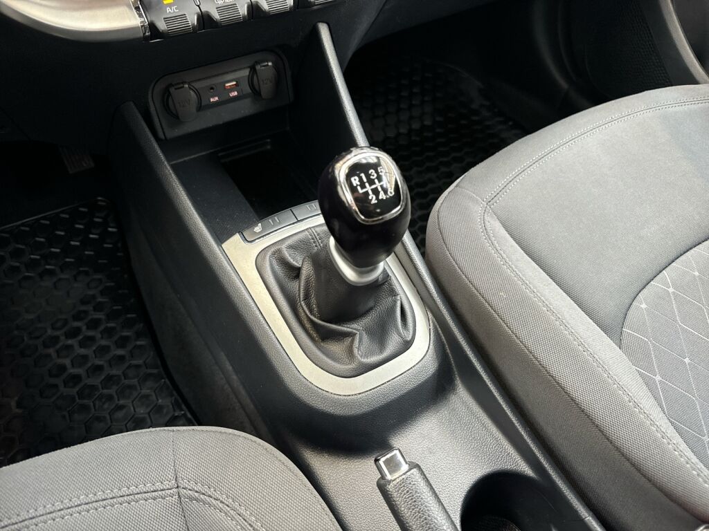 Kia Rio 2015 Ruskea (beige)