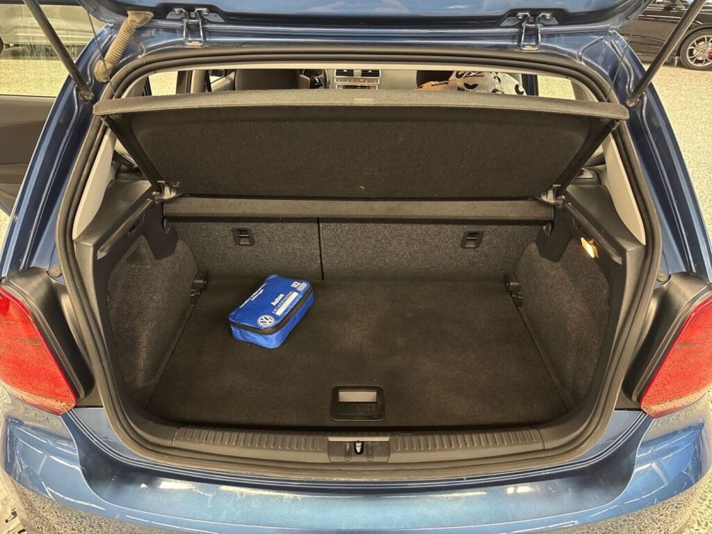 Volkswagen Polo 2015 Sininen