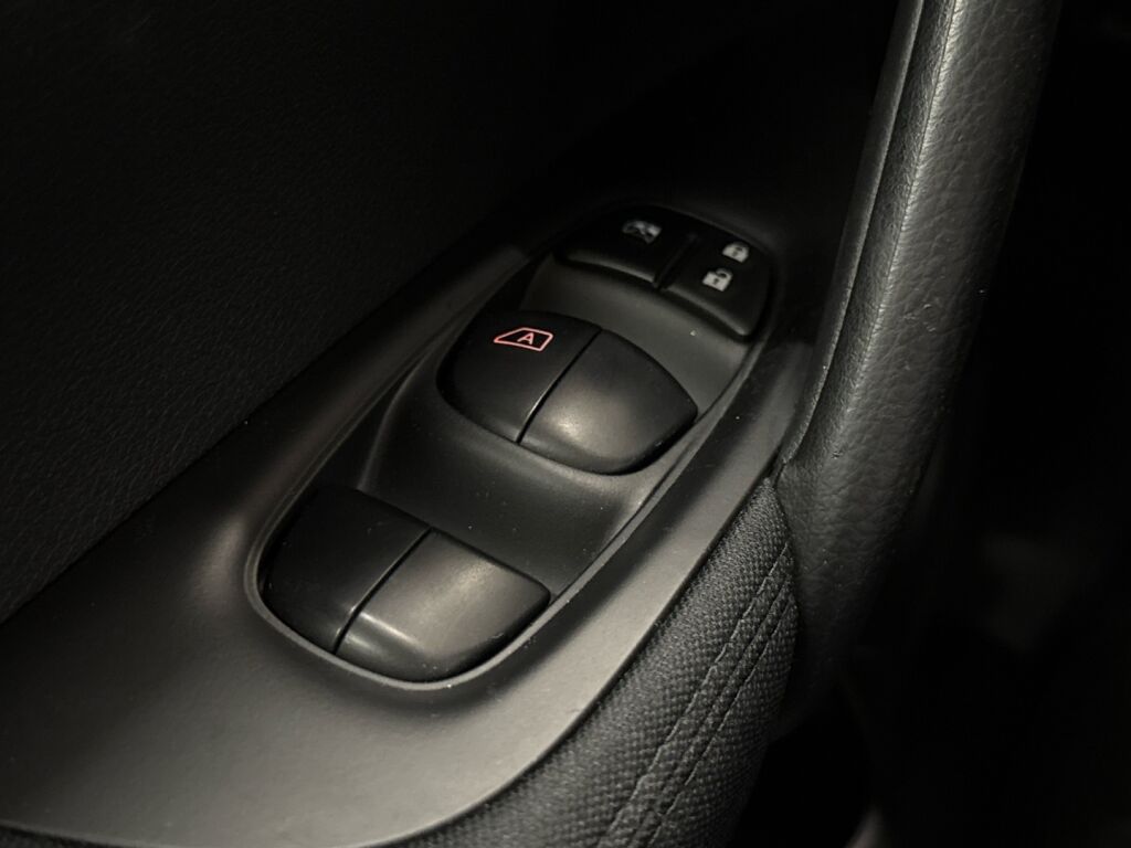 Nissan Qashqai 2015 Musta