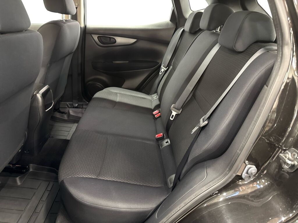 Nissan Qashqai 2015 Musta