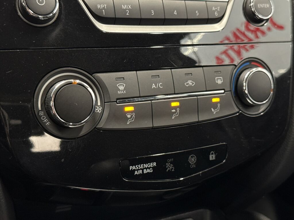 Nissan Qashqai 2015 Musta