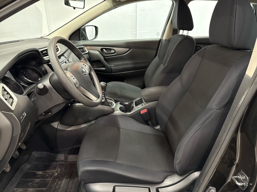 Nissan Qashqai 2015 Musta