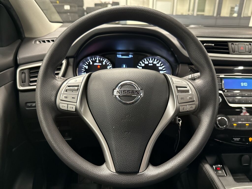Nissan Qashqai 2015 Musta