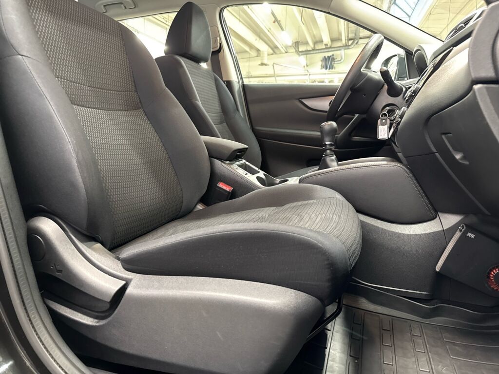 Nissan Qashqai 2015 Musta