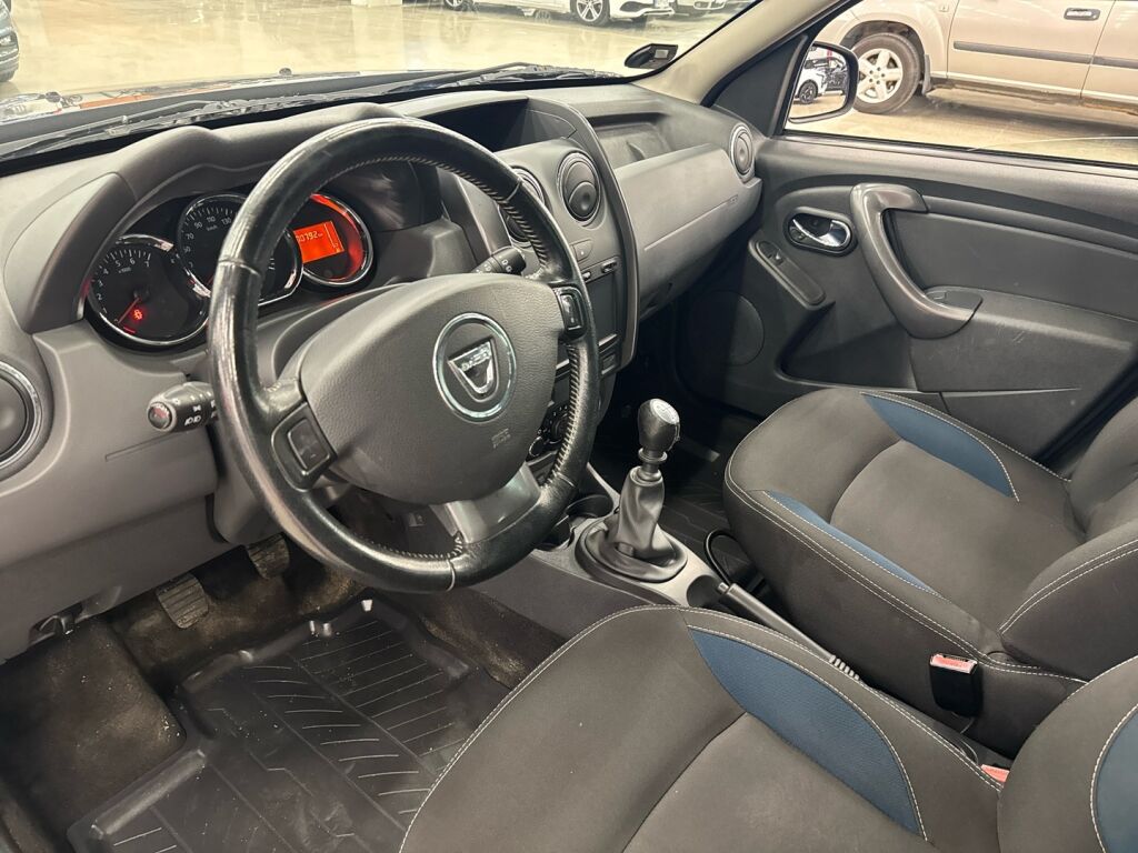 Dacia Duster 2015 Sininen